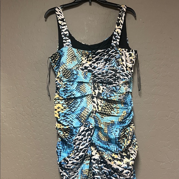 Signature by Sangria Vibrant Sleeveless Ruched Dress - Picture 6 of 11